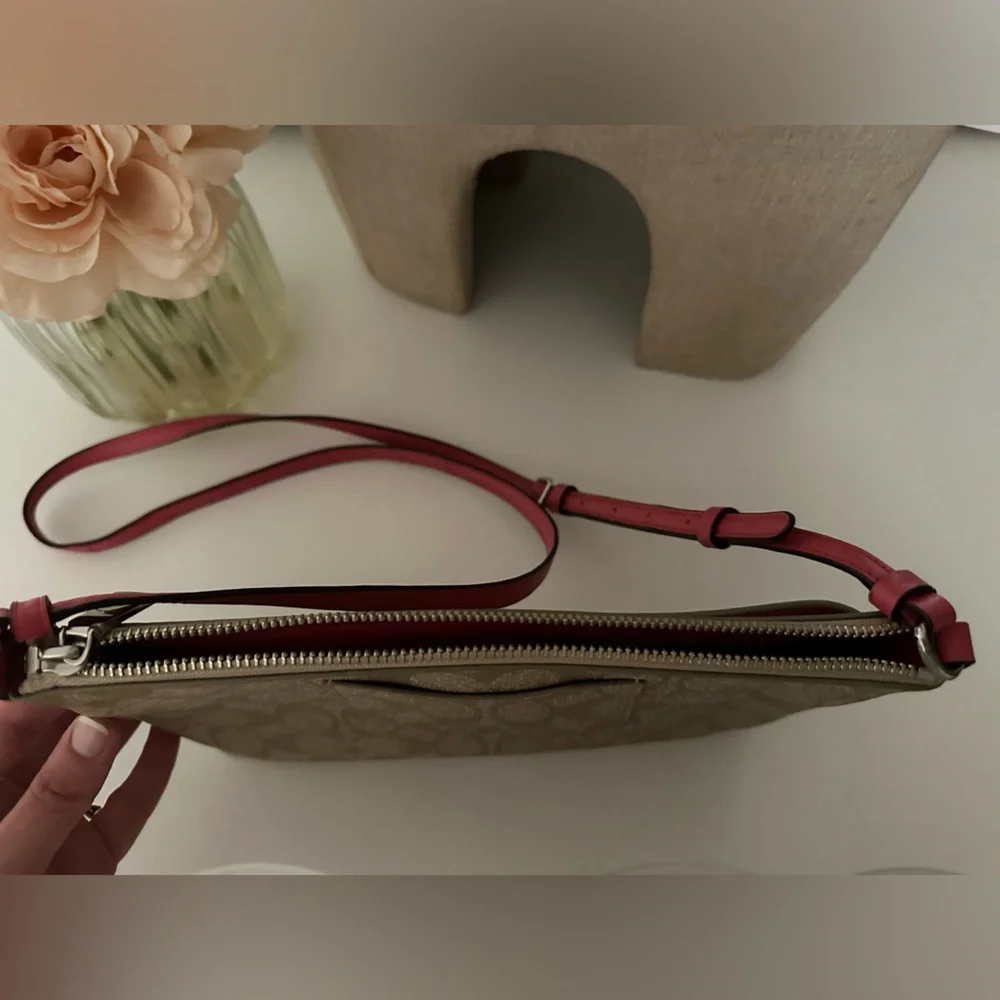 Coach pop signature crossbody - Picture 5 of 8